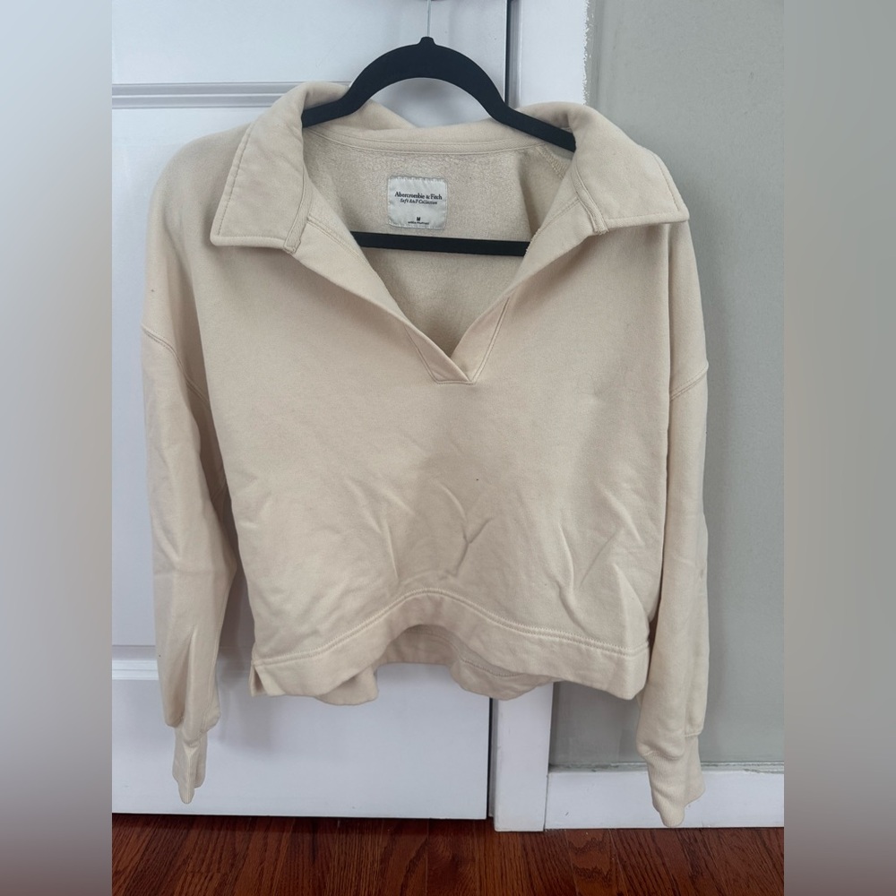 Abercrombie & Fitch Drama Collar V-Neck Cropped Soft A&F Sweatshirt - Medium
